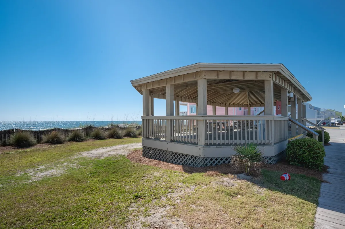 This exterior image highlights a pavilion structure overlooking the ocean with a landscaped grassy area. It invites guests to enjoy picnics, ocean breezes, or social gatherings with a panoramic view, reflecting the area’s appeal for outdoor relaxation and scenic enjoyment.